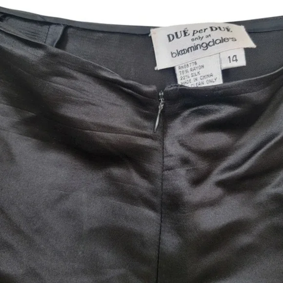 DUE per DUE Bloomingdales Black Silk Blend Satin Tapered Crop Pant Sz 14 34x28 - Picture 3 of 8
